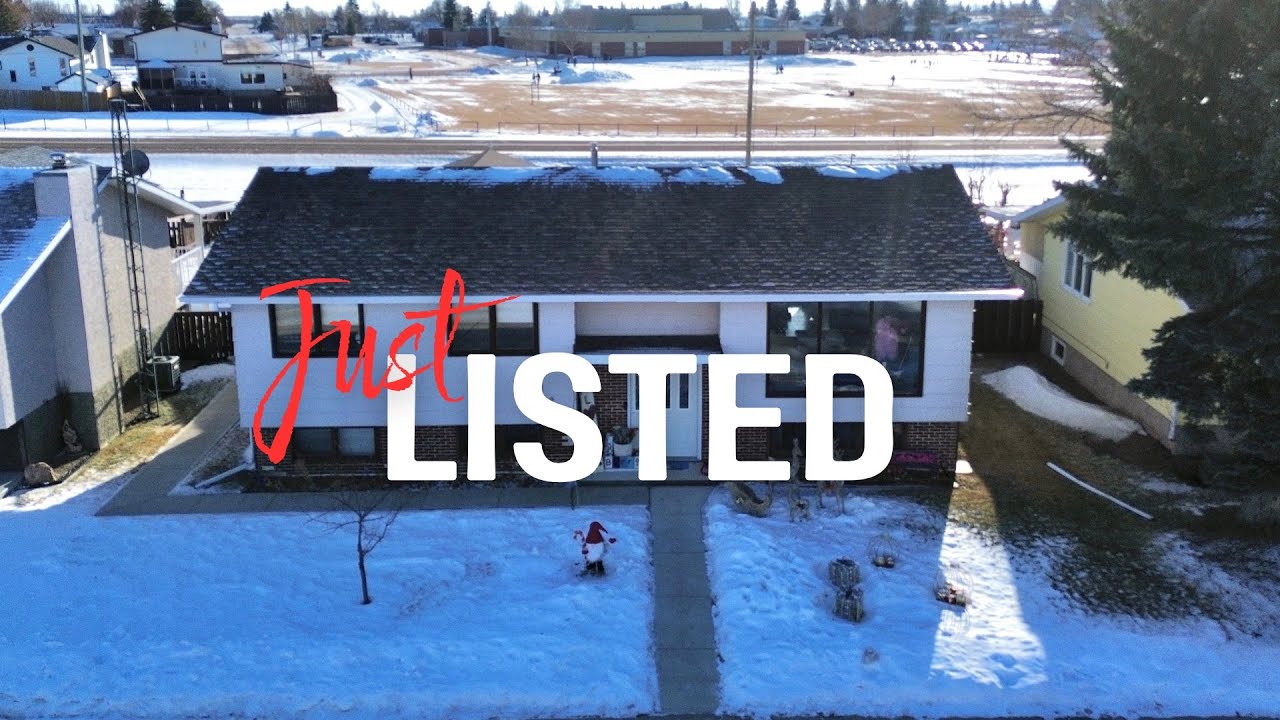 4 Bedroom Bi Level for Sale in Hanna | 3 Baths, Garage & Hot Tub