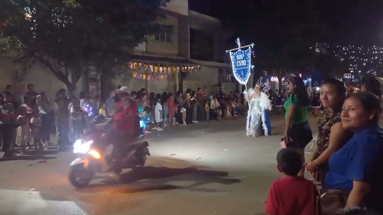 CARAVANA NAVIDEÑA🎅EN TLAPA DE COMONFORT GRO. 13/12/25.  PARTE 4