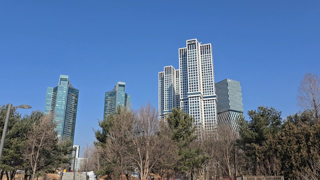 Q. 서울에서 뭐 하고 사나요?