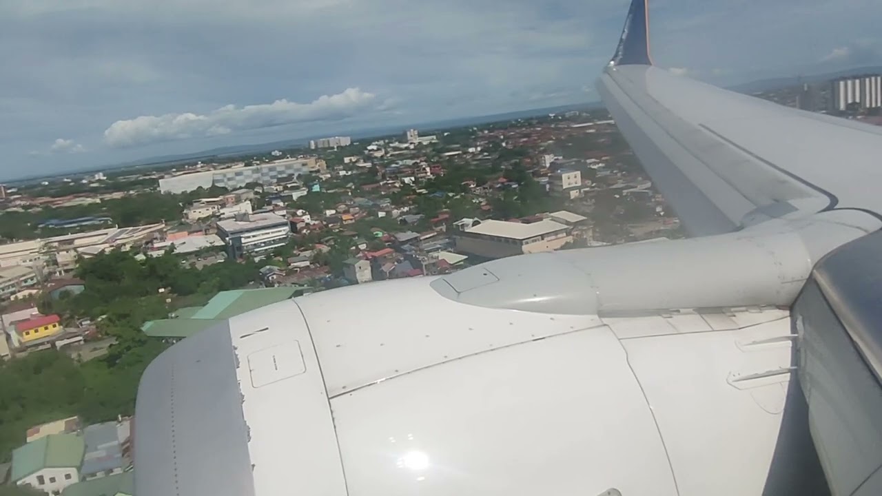 Singapore Airlines B737 Max landing at Mactan Cebu International Airport
