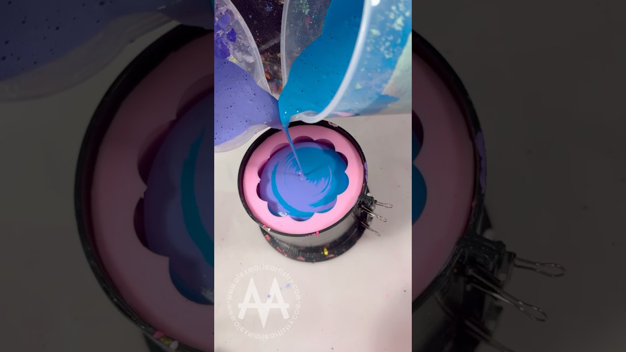 Marble pots 🥰 #jesmonite #ac100 #pretty #summery #plantpots #pots #blue #purple #pigments #making