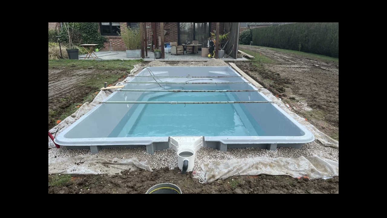 Construction d'une piscine coque polyester dans les Hauts de France #construction #pool #renovation