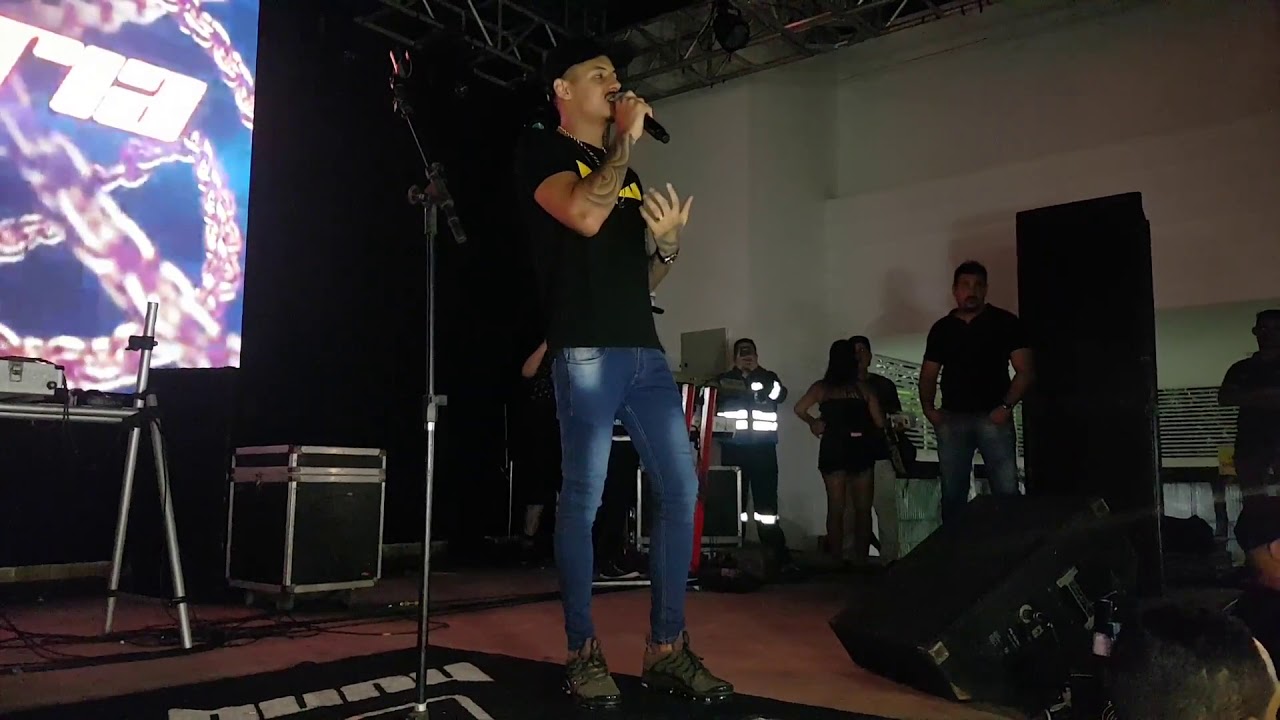 (HUNGRIA HIP HOP DA UMA MOTO EM SEU SHOW) PARA UM FÃ QUÊ TEVE SUA MOTO ROUBADA 