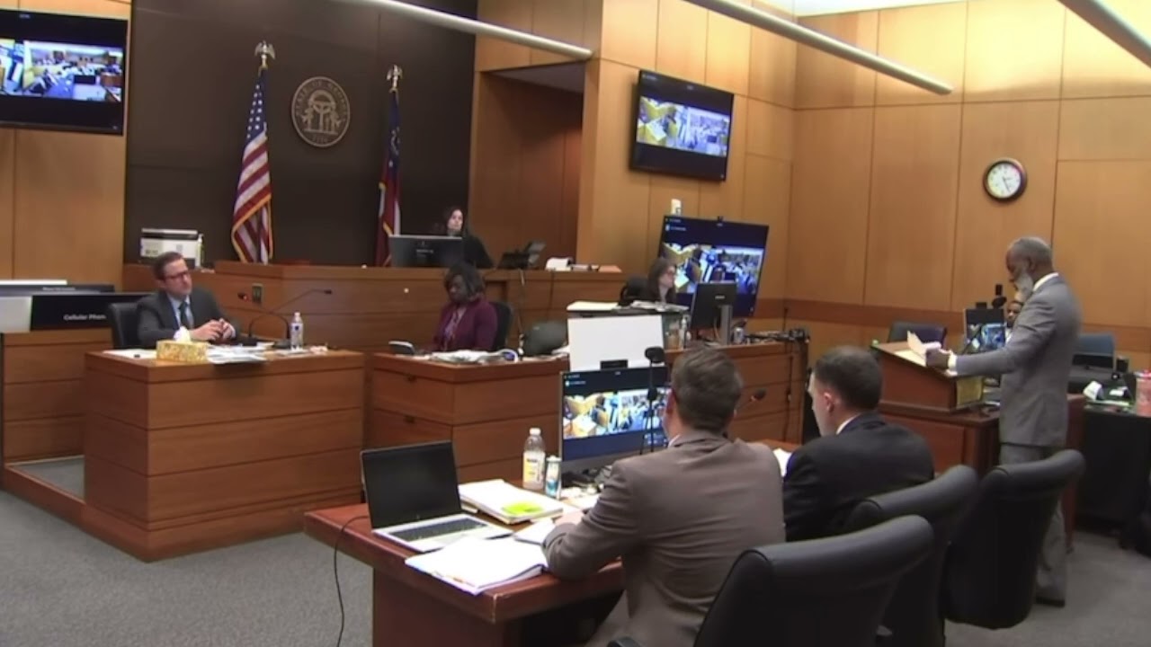 In Cross, DA Can't Recall Reviewing Defendant's Alleged Robbery