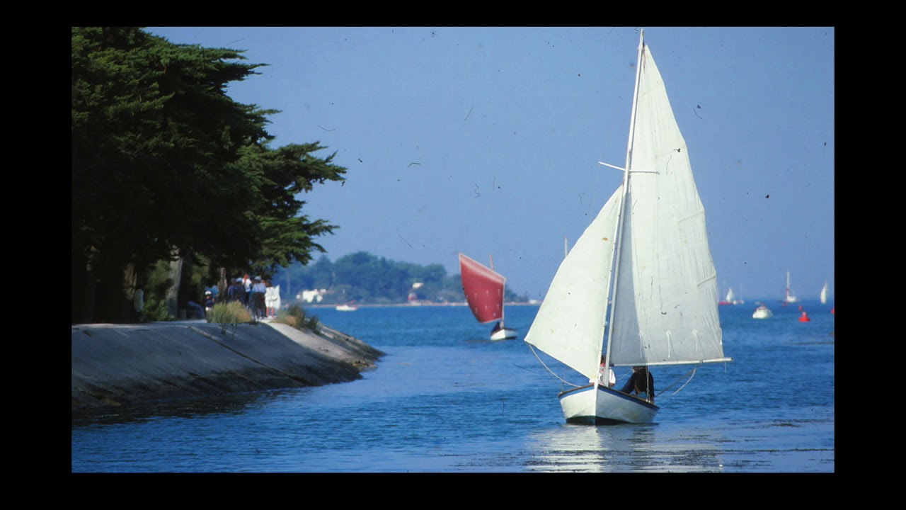 Ile de R&eacute; 1956: Ars, le chenal et le port royaumes de la p&ecirc;che et des cazavants