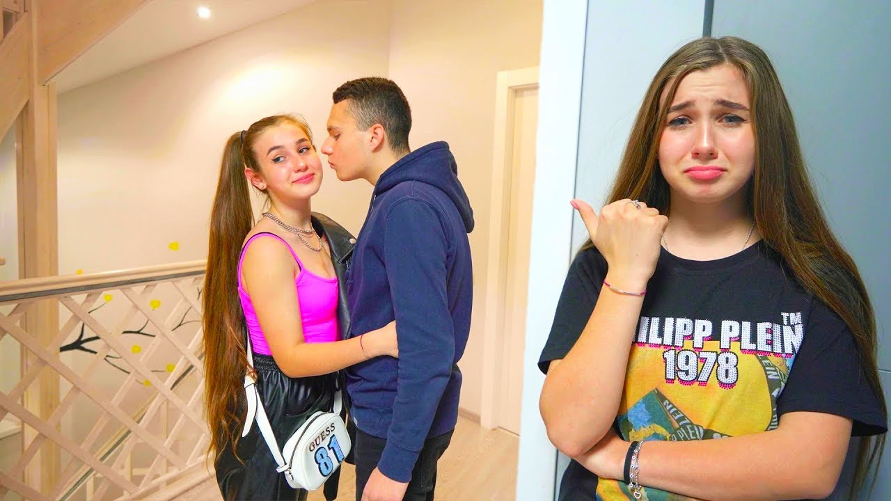 СЕСТРА БЛИЗНАЧКА СЕ СРЕЩА С ГАДЖЕТО НА ДАЯНА? 😮 | Challenge