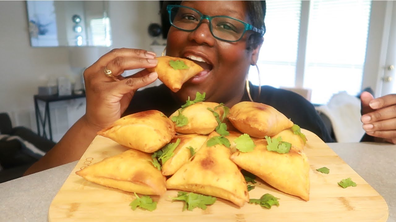 BUFFALO CHICKEN DIP SAMOSAS COOKING AND EATING