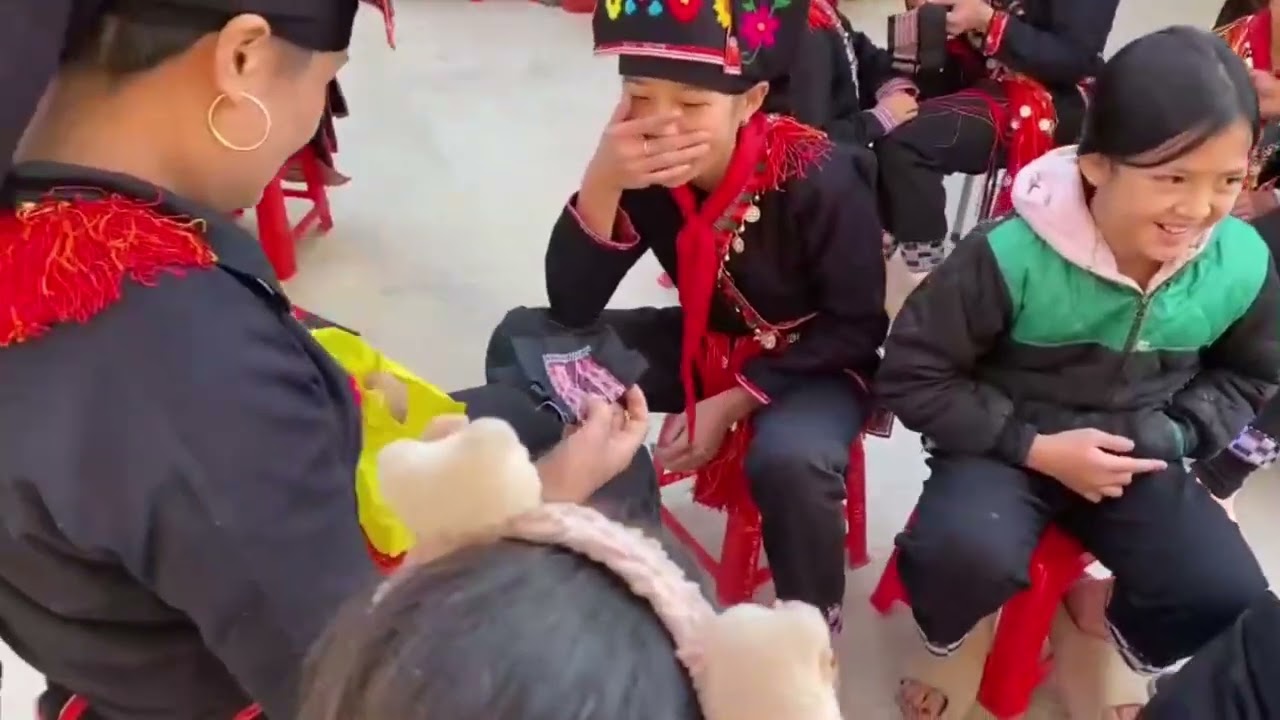 Trưng bày văn hóa phẩm điểm trường Làng Cò, Trường PTDTBT TH Nậm Mười - xã Sơn Lương - tỉnh Lào Cai