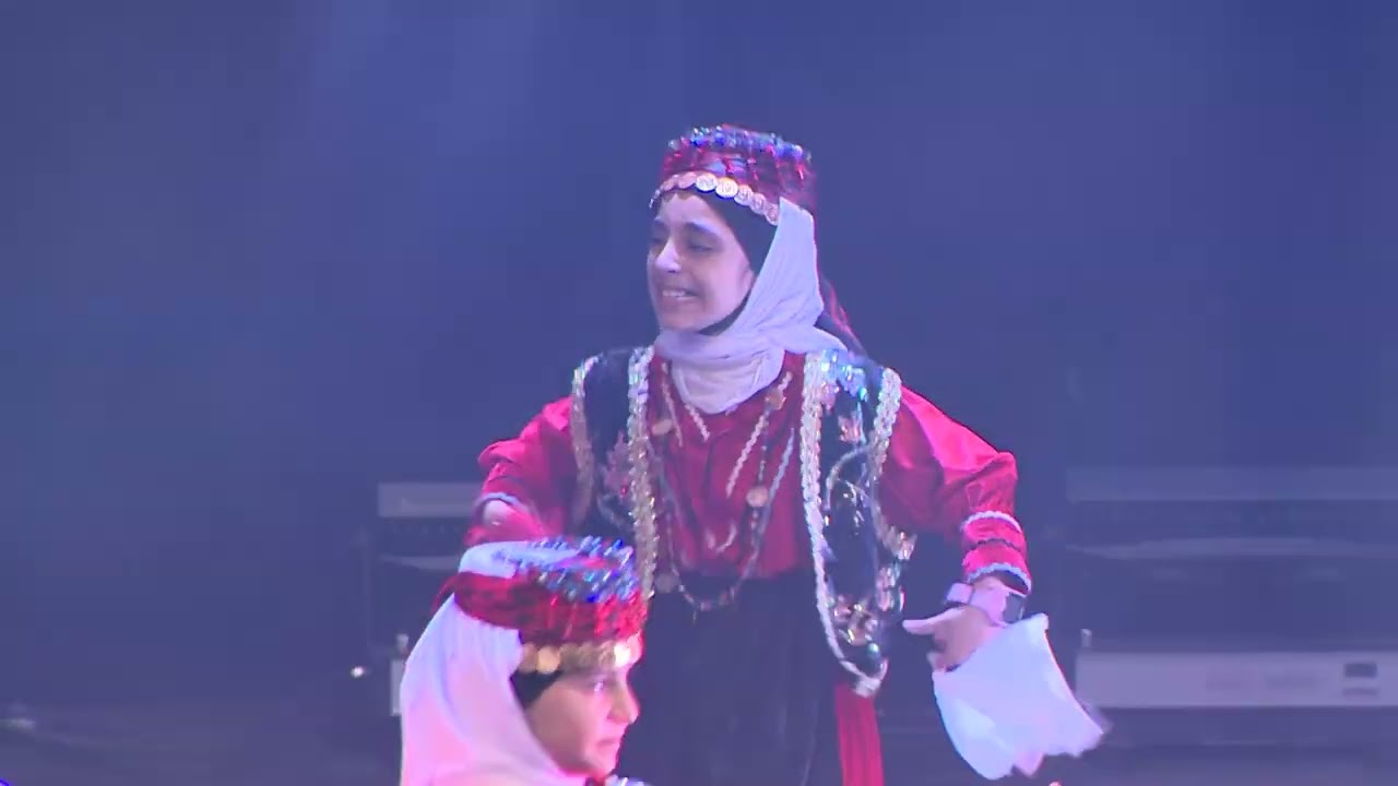 Ağrı Cumhuriyet ilkokulu Halk Dansları Topluluğu - İstanbul Harbiye sahnesi