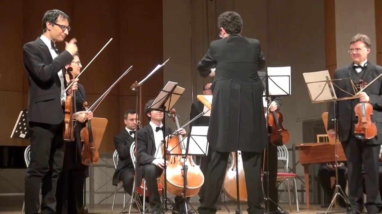 Virtuosismo musicale: A. Freiles dirige 