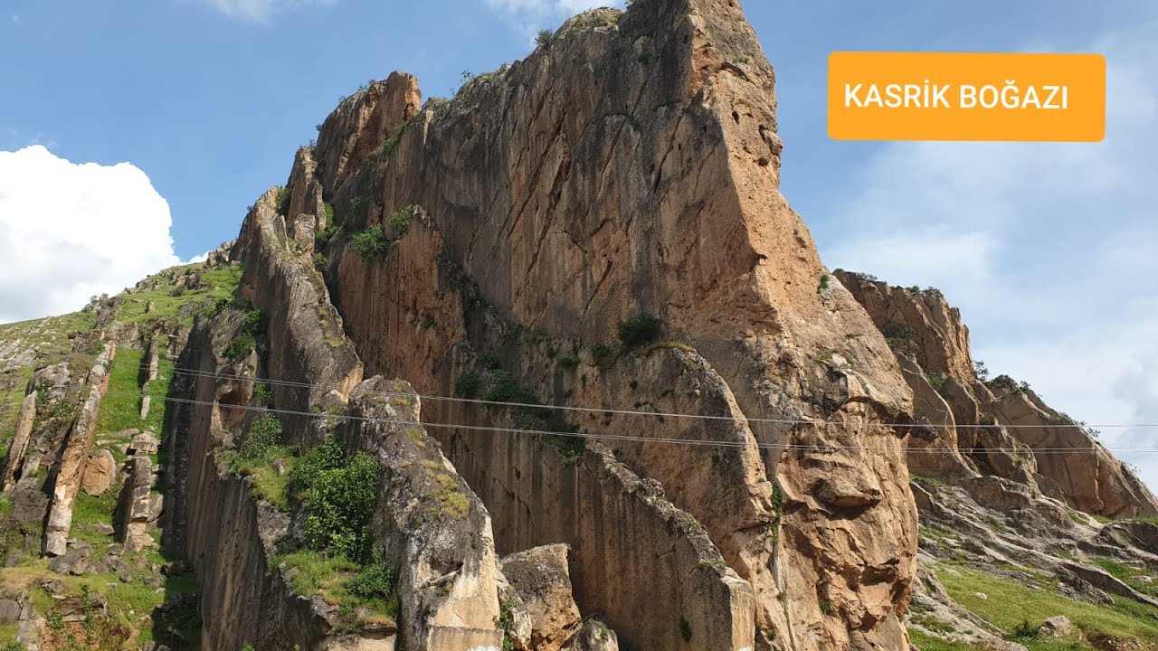 KASRİK BOĞAZI, KASRİK BELDESİ ŞIRNAK. CUDİ VE GABAR DAĞLARINI AYIRAN BOĞAZ.