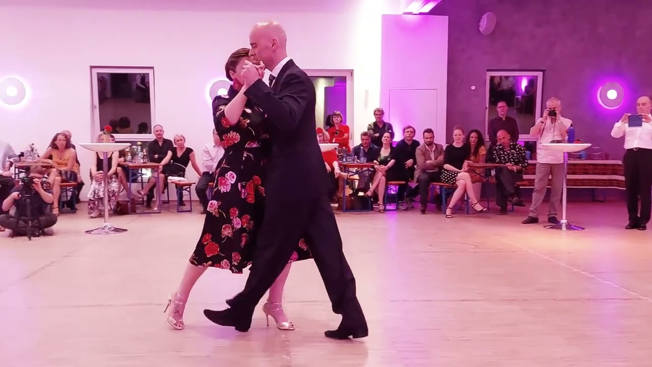 Sonia Aires & Paulo Bernardo dance Juan D'Arienzo's La espuela