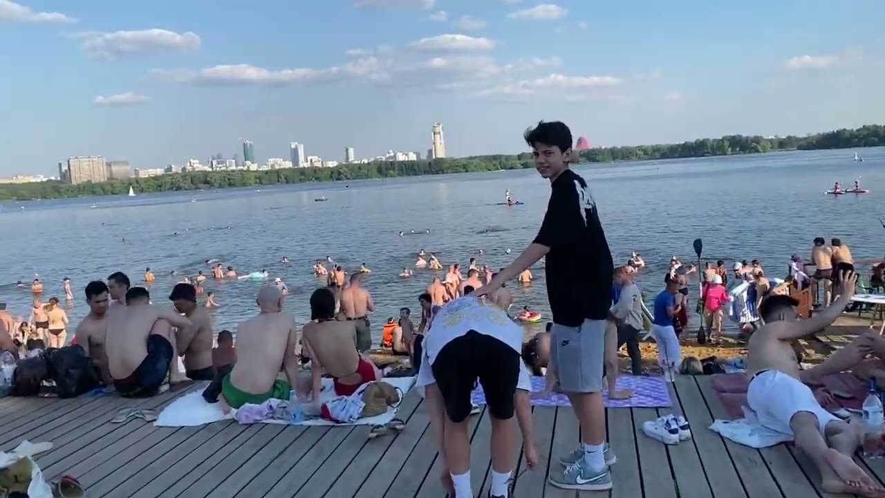 Строгино пляж Москва. 26 июнь 2022. Лето жара Россия.