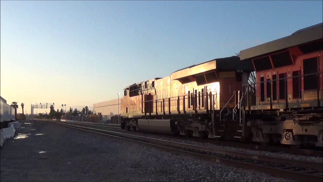[HD] Trains in Santa Fe Springs, CA - FEATURING SANTA FE 3751!