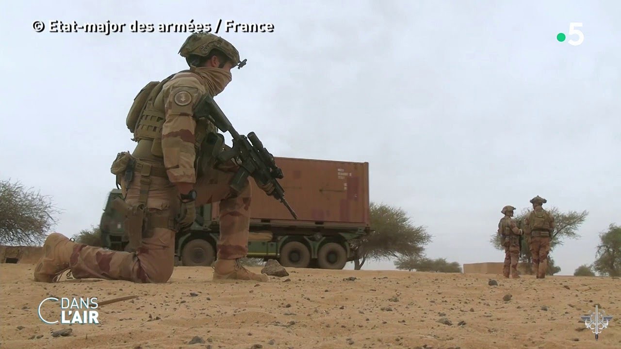 Terrorisme : la guerre perdue du Mali ? - Reportage #cdanslair 17.02.2022