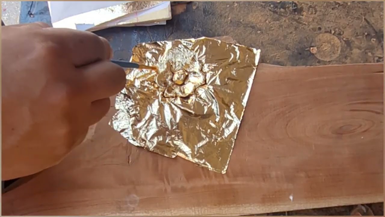 Como colocar la hoja de oro para un acabado dorado metálico #carpinteria 