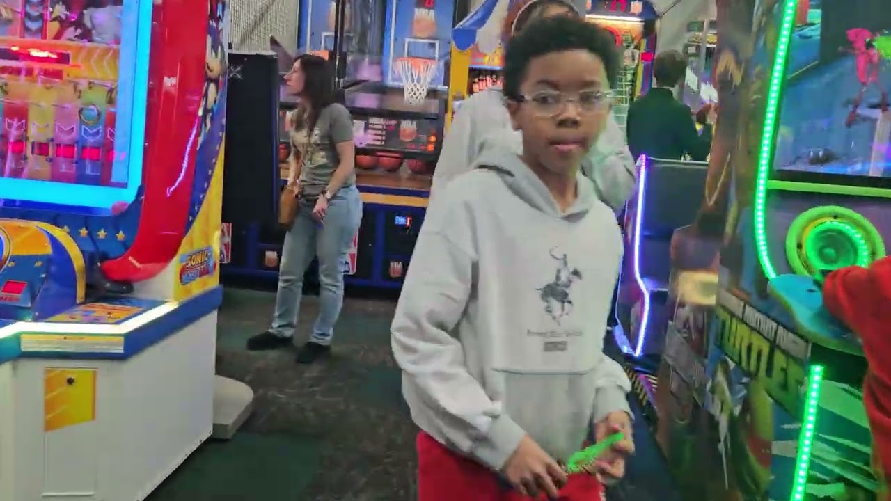 Тур по магазинам Chuck E. Cheese 2.0 в 2026 году - Патчог, штат Нью-Йорк.