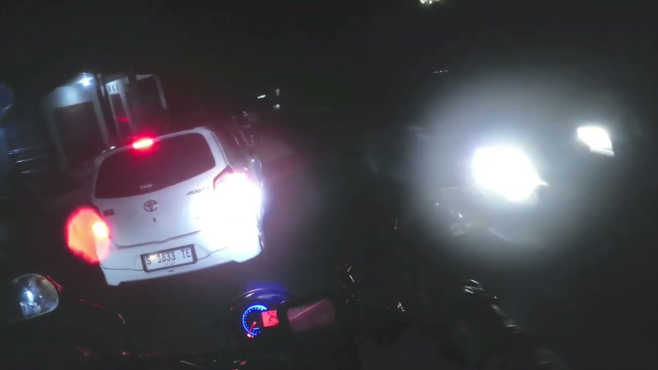 Malam berselimut gerimis