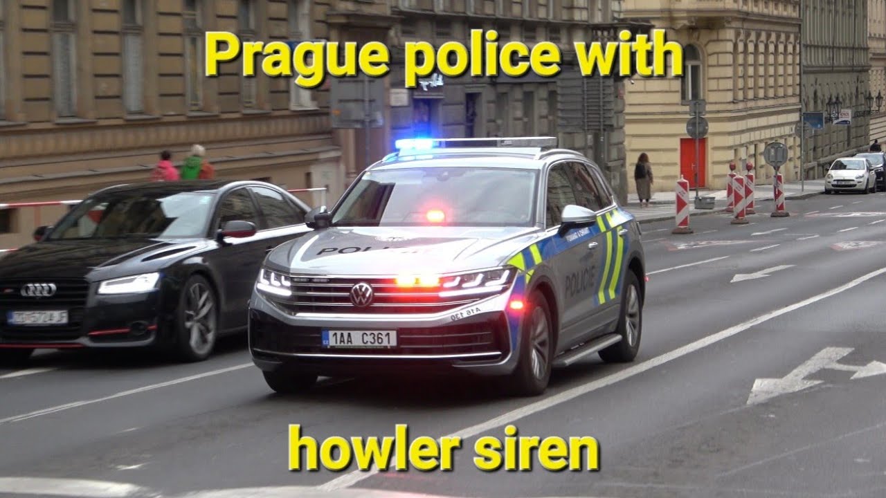 *Howler* new Prague Police command vehicle responding 