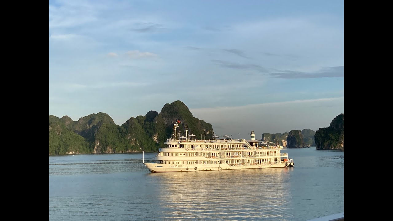 Halong Bay 2 night cruise on AuCoa