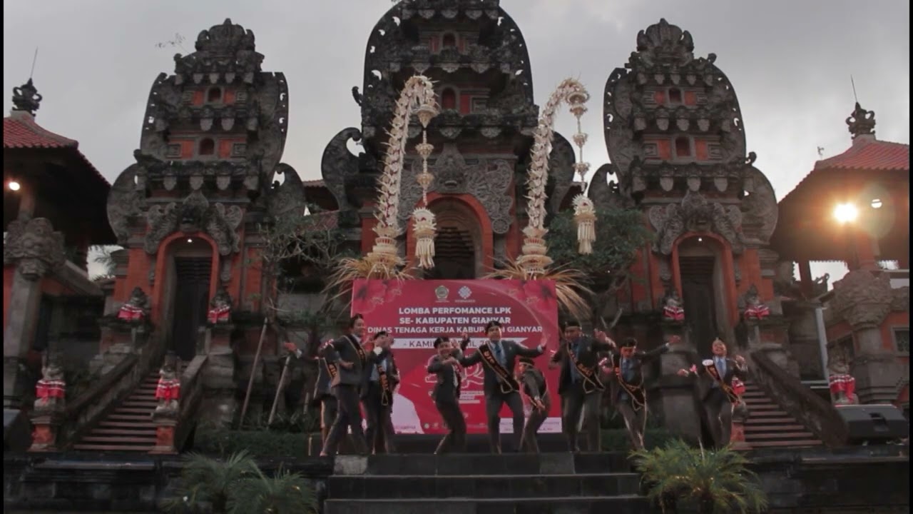Yel Yel ala TNI  siswa OTC Bali dalam memeriahkan HUT Kota Gianyar