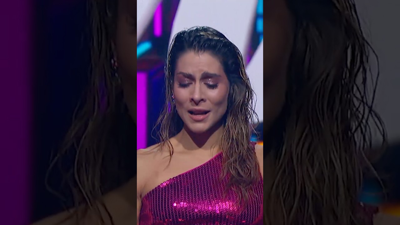 María León llora al cantar ‘El Tiempo De Ti’ con su hermana y frente a sus papás #juegodevoces