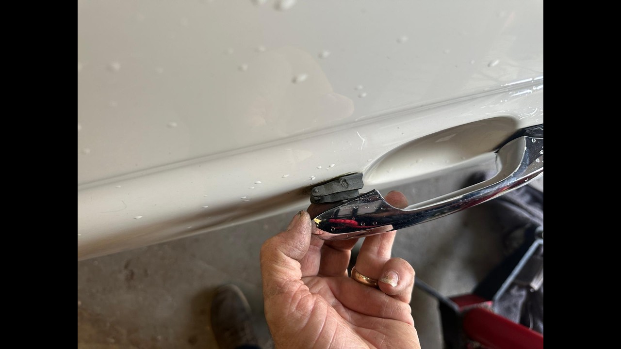 fiat 500 door hinge replace using Aline products kit makes a 20 min job!
