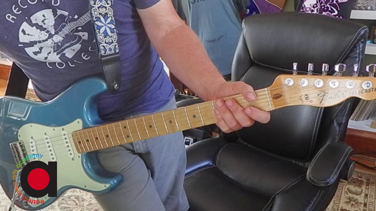 Brook Hoover Teaches you to play 