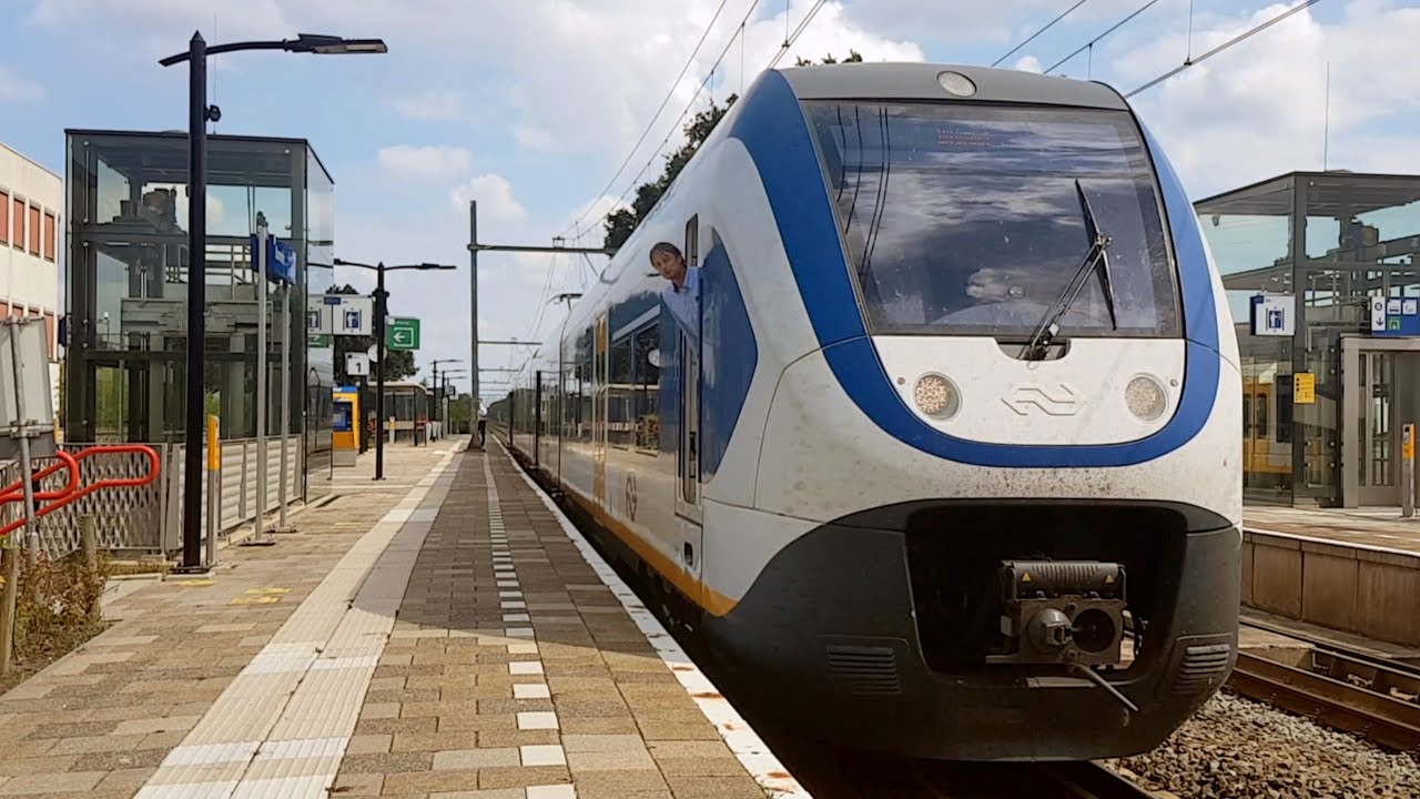 Treinspotter schrikt zich te pletter: nog zo gezegd.. NIET SCHRIKKEN!
