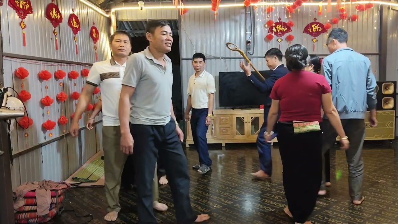 Tổng Quết hết năm anh em lón xem mẫu xè 