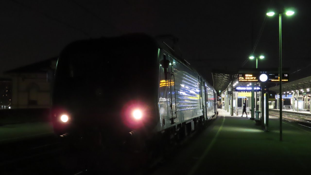 Italy: Trenord Class E464 leaves Milano Lambrate for Tortona with a train of DD 'Casaralta' stock