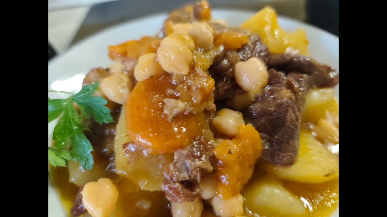 Garbanzos estofados con cabeza de lomo de cerdo