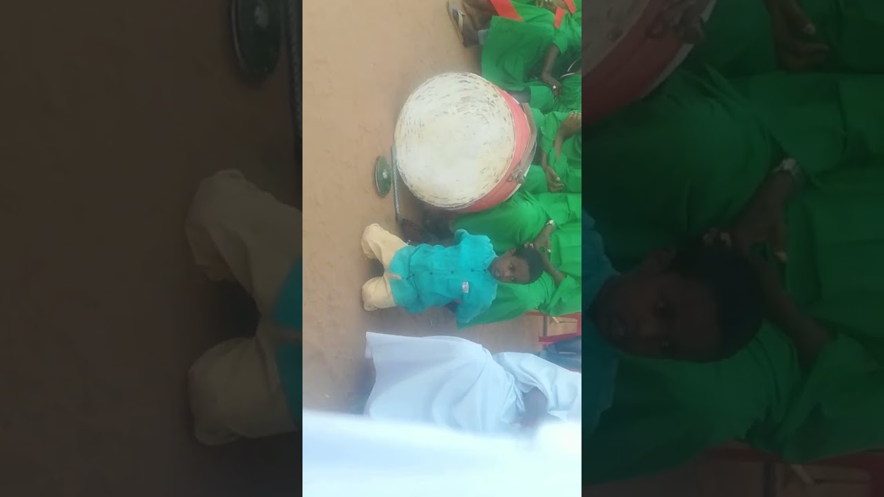 درَّجن بي فوق / النذير محمد احمد/ مجمع الفكي بابكر ام حريزات