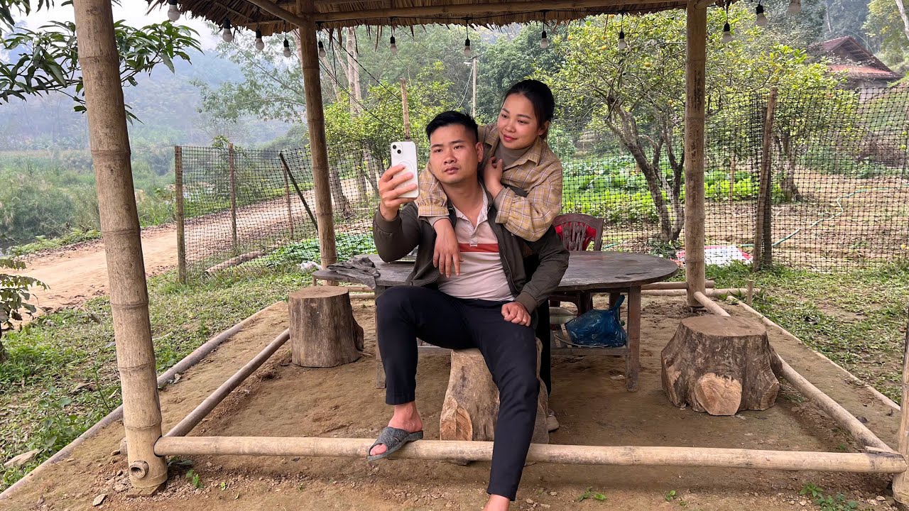 CEO encourages single mothers to improve their financial situation by using social media platforms