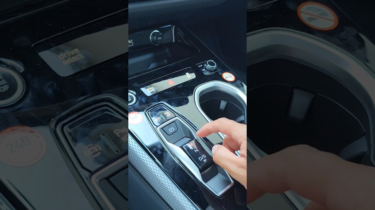 Gear Selector ASMR S-tronic: 2025 AUDI A6 AVANT (C9) #asmr #stronic #audi #shorts #catchingcars