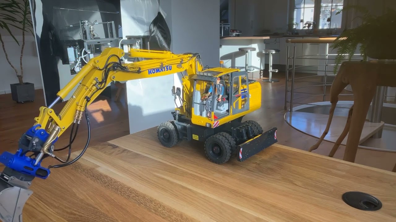 RC Fumotec Komatsu PW180, M 1:14, Tiltrotator with Bucket, Mobile Excavator