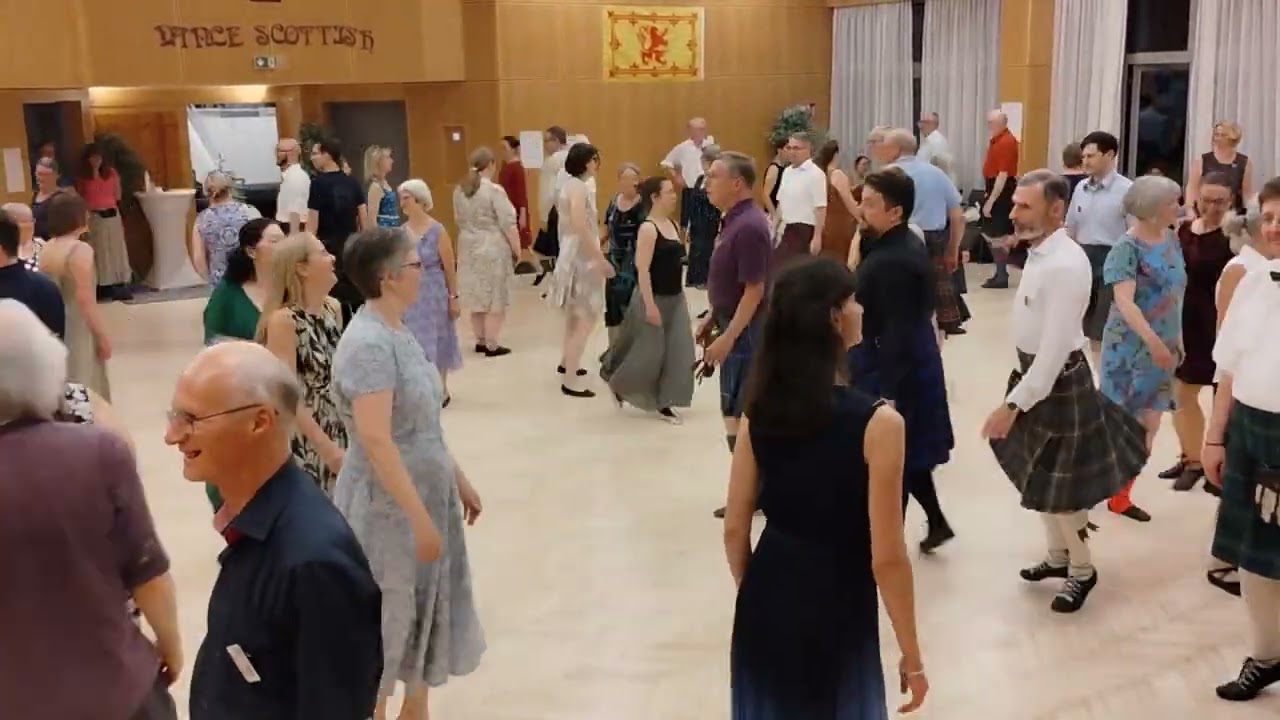 The Tripitup Troupe (J32, 3/4L)