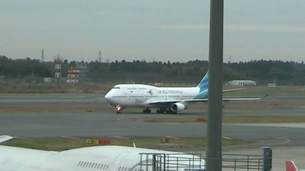 Garuda Indonesia Boeing 747-400 Landing & Take off at Narita