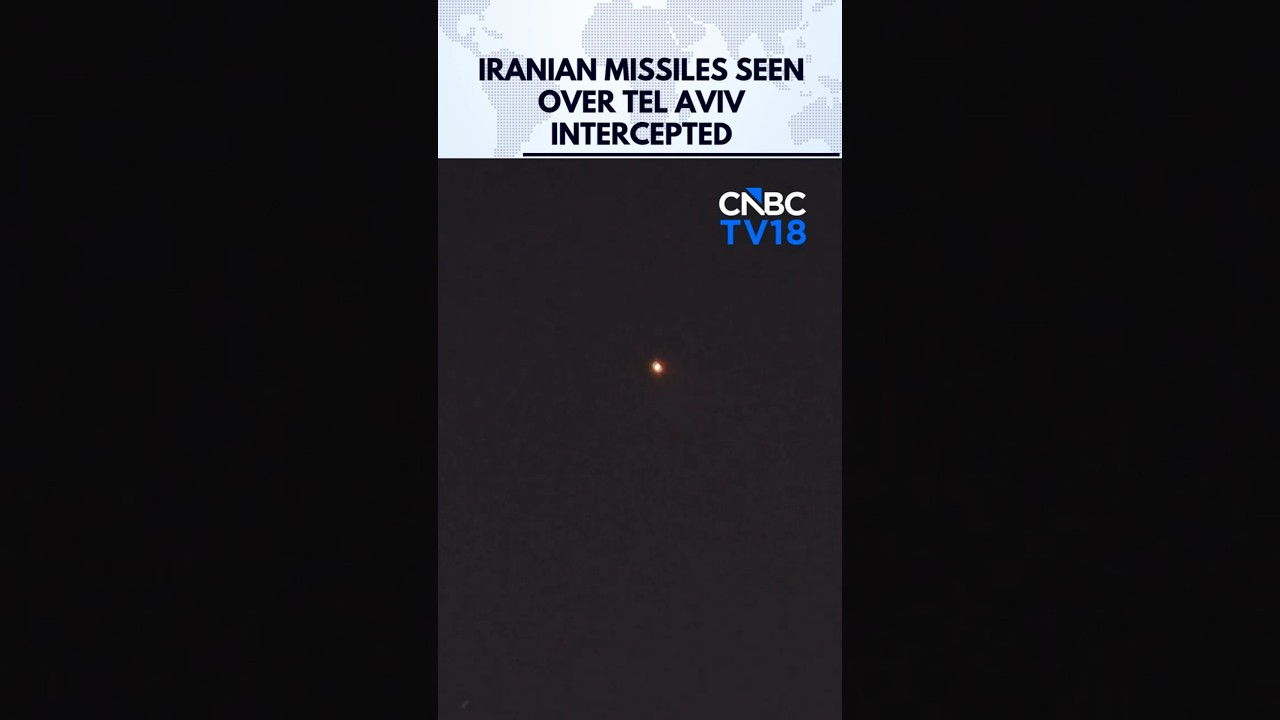 MOMENT: Iranian Missile Attacks Fly Overhead in Tel Aviv, West Bank | Iran Attacks Israel | N18G