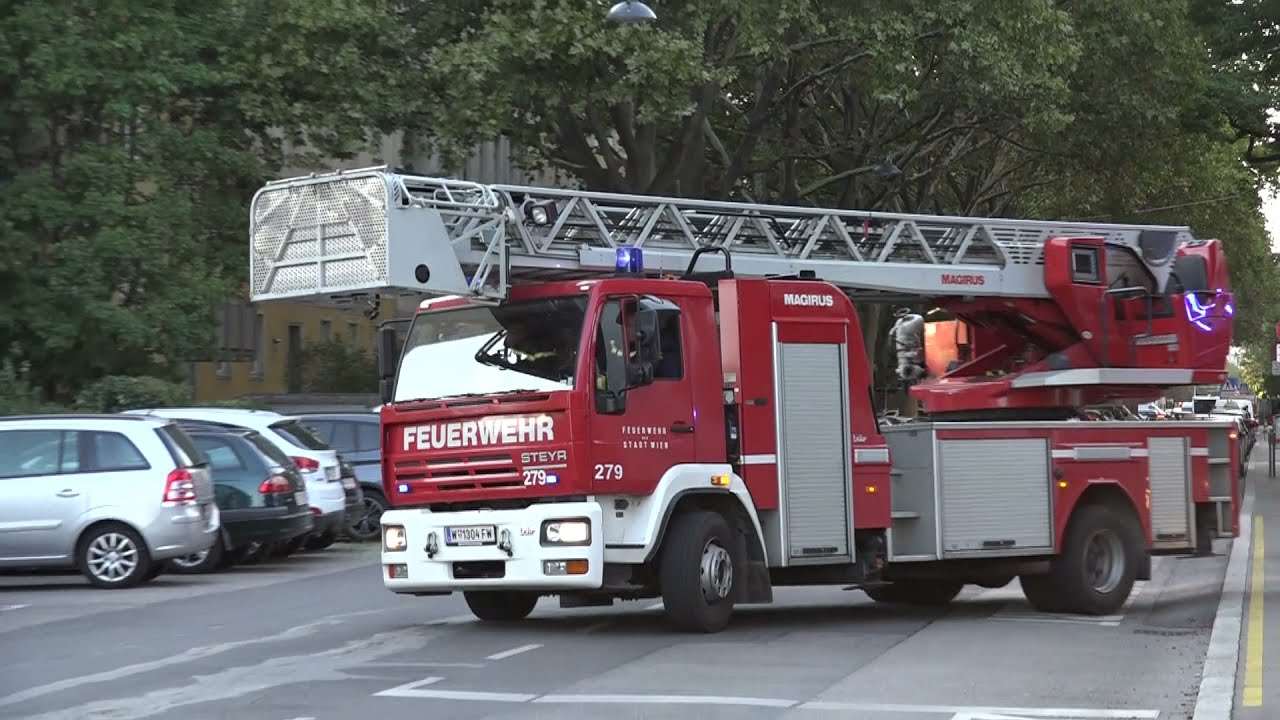 Wohnungsbrand in Wien/Berufsfeuerwehr & Berufsrettung im Einsatz