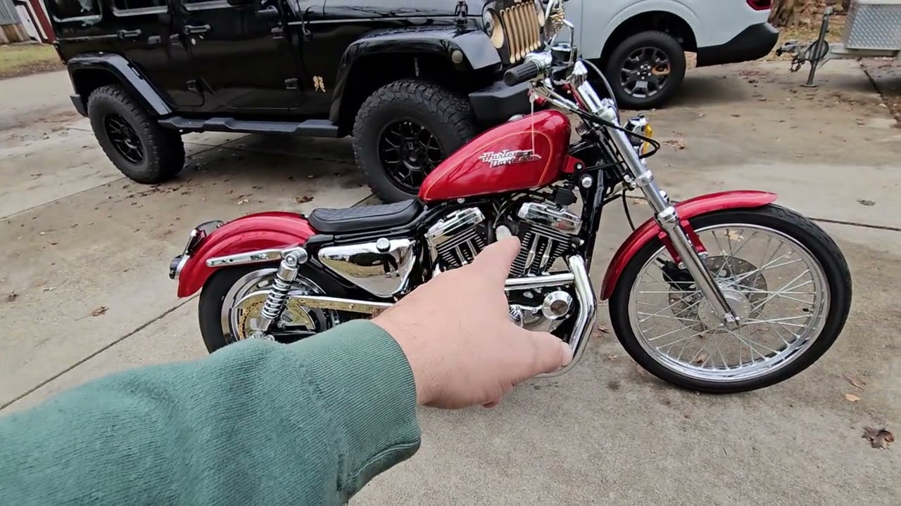 Мотоцикл Harley-Davidson Sportster 1200C 1998 года выпуска выглядит просто потрясающе! Оригинальн...