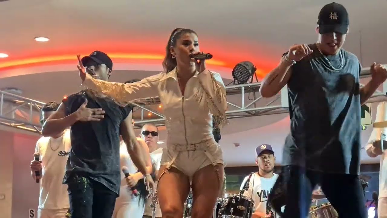Yahaira Plasencia y Orquesta Mix Cumbia (Agua Bella) 