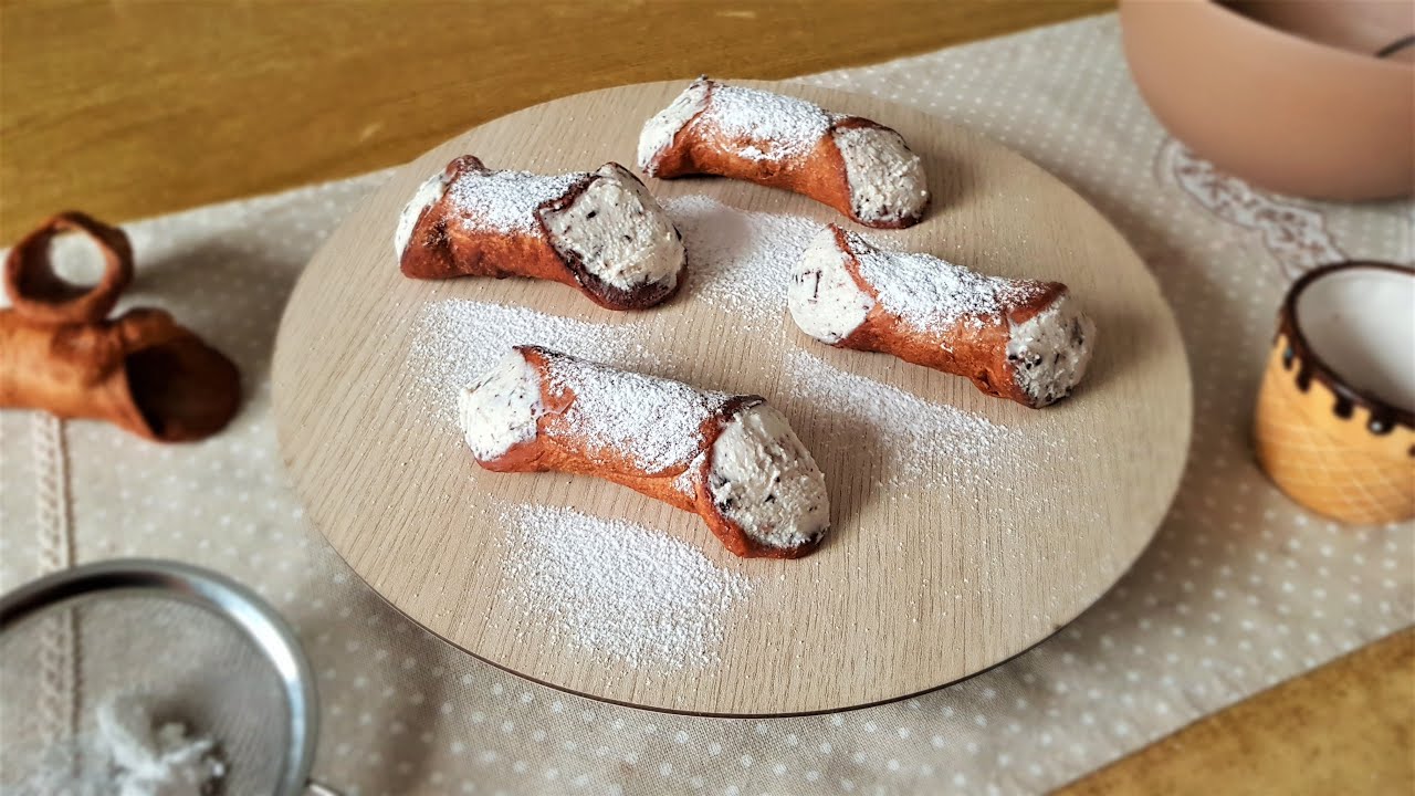 CANNOLI SICILIANI CIALDA E RIPIENO - RICETTA SENZA STRUTTO DA LECCARSI I BAFFI 😄