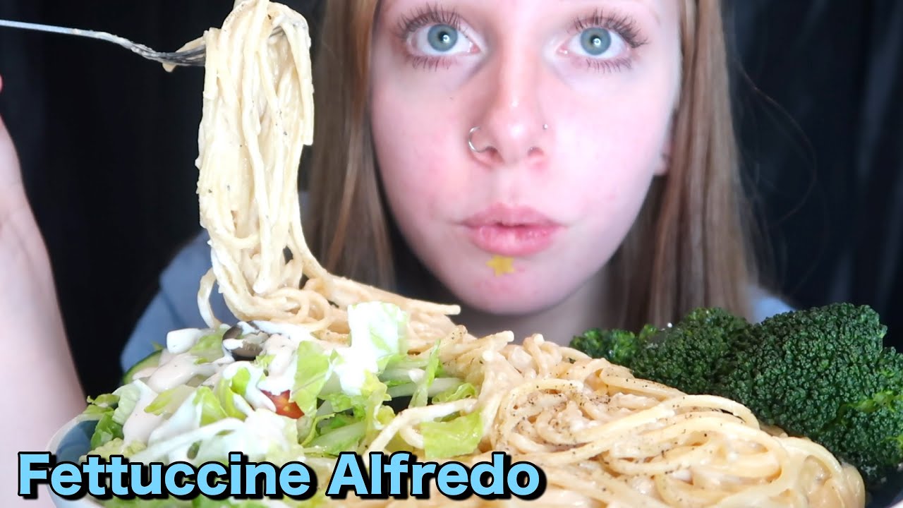 FETTUCCINE ALFREDO SALAD AND BROCCOLI MUKBANG | The candoos