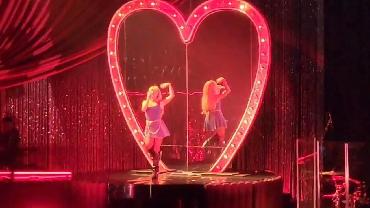 Read your Mind & Feather by Sabrina Carpenter at Mission Ballroom 3/30/23