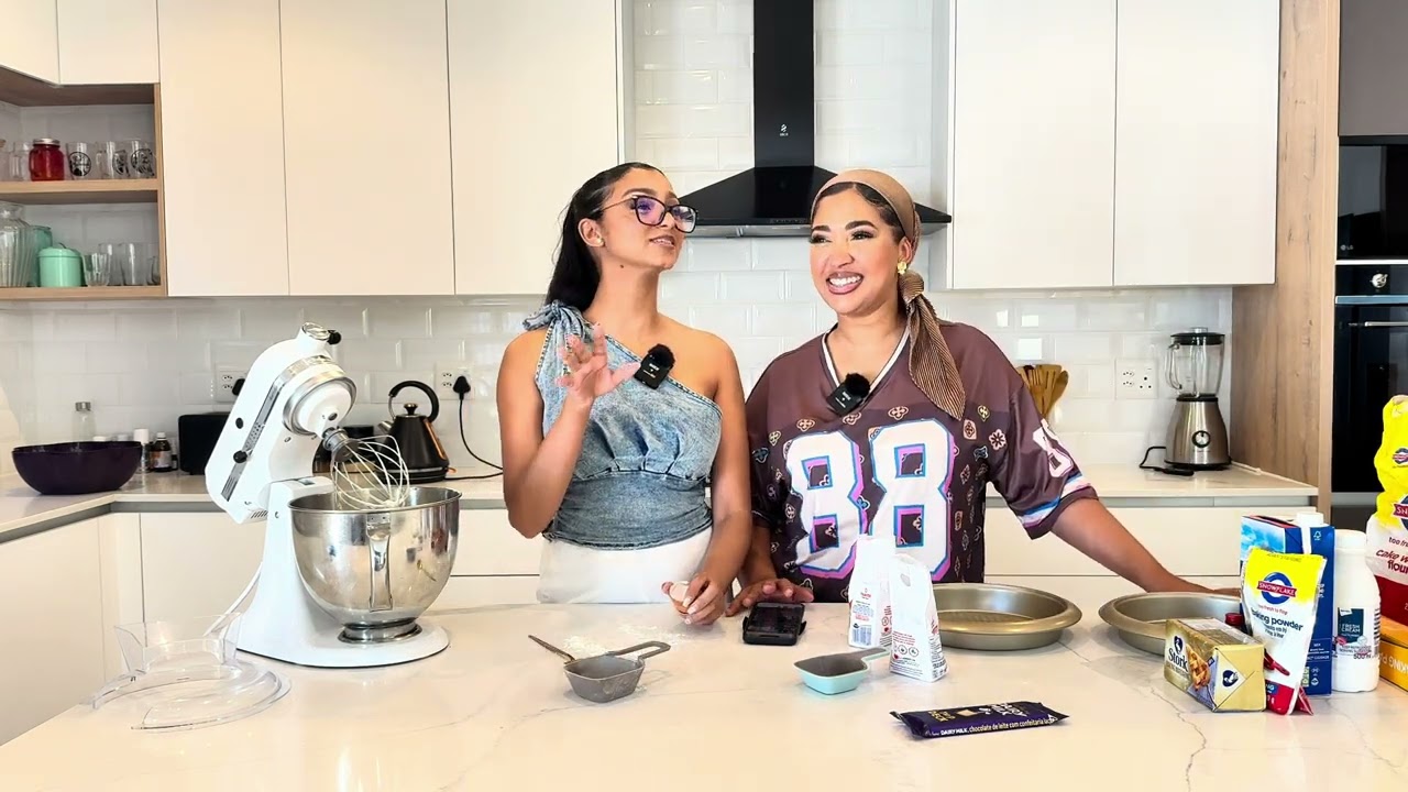 MY BESTIE POPPED IN AND SHE BAKED FOR THE FIRST TIME IN HER LIFE !! #sheecaskitchenchaos
