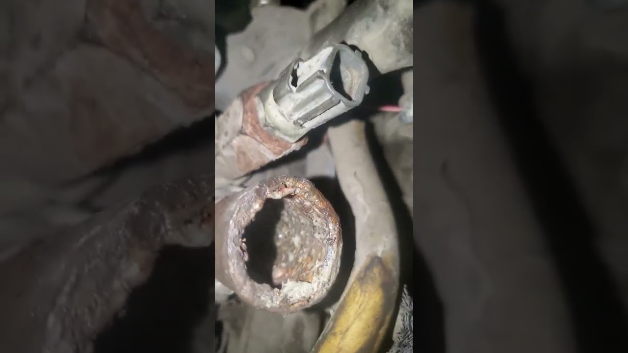 تغير بكن الراس بس المحرك طلع مكول مجري الماء ينفخ ارتفاع الحراره اسبب الماء العادي 