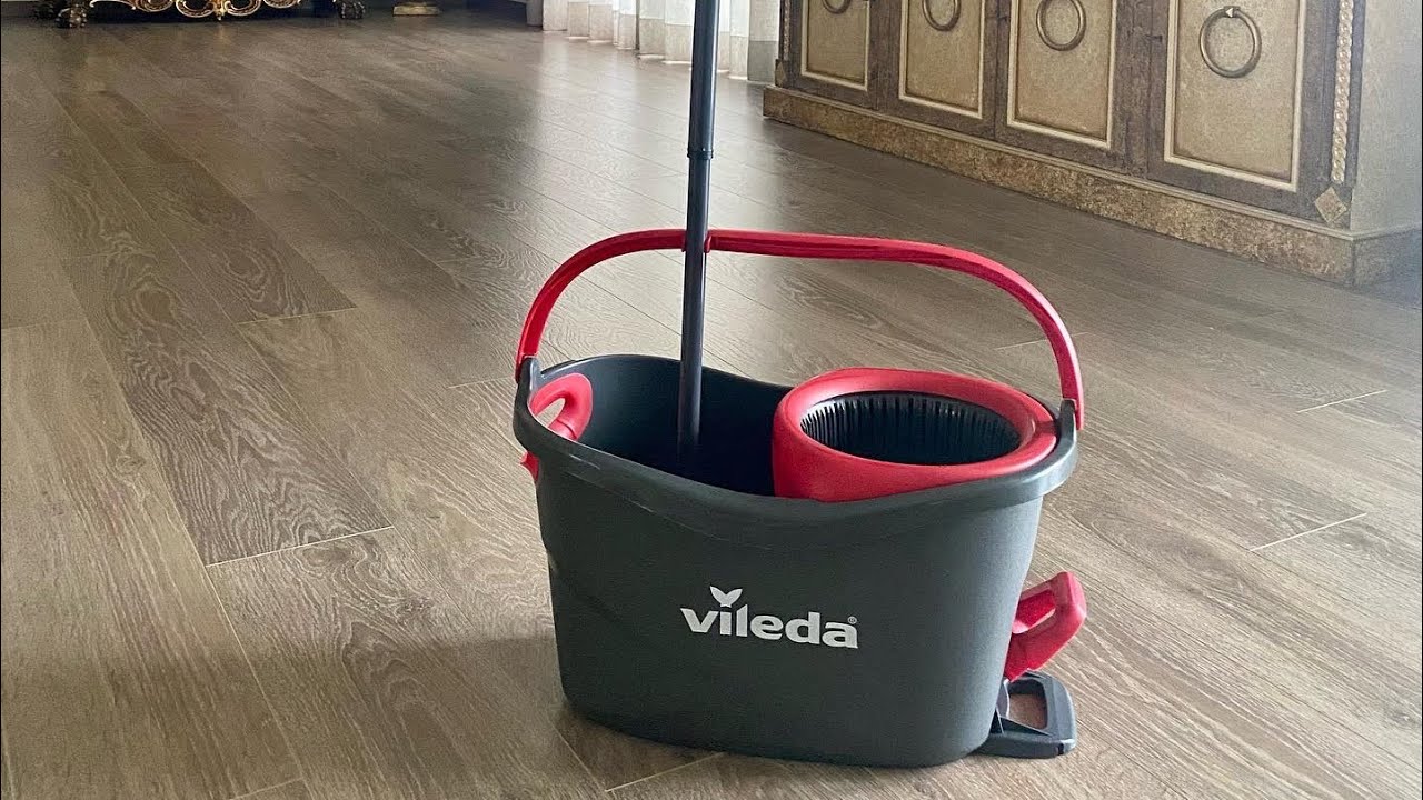 Balde e esfregona que utilizo c&aacute; por casa
