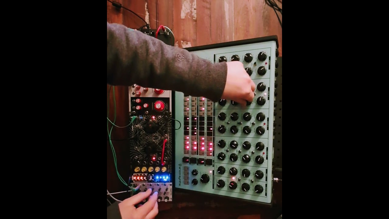 Perkons hd 01 through a modular distortion skiff