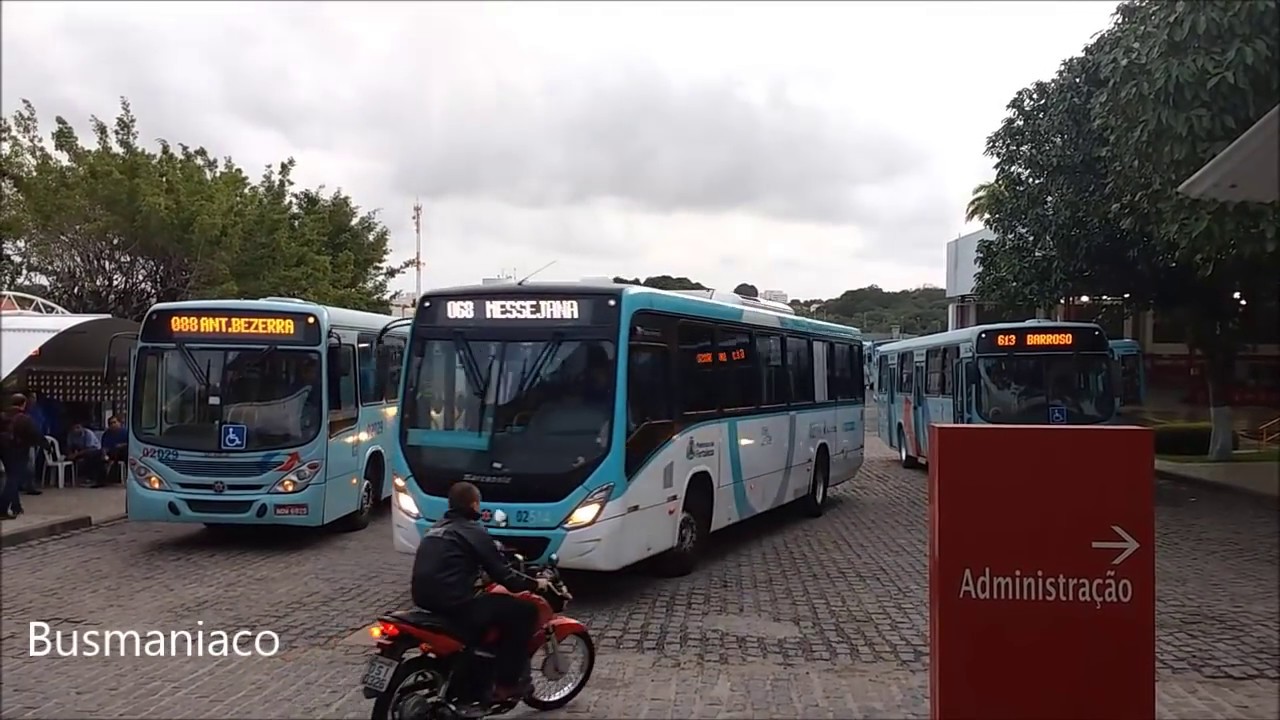 Ônibus saindo da garagem Viação Fortaleza